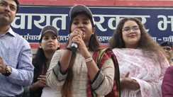 Bihar Election 2025 : जागो..जागो रे देश के मतदाता...महिला एसडीओ ने गीत गाकर मतदाताओं को किया जागरूक, कहा छोड़ो अपने सारे काम पहले चलो करें मतदान