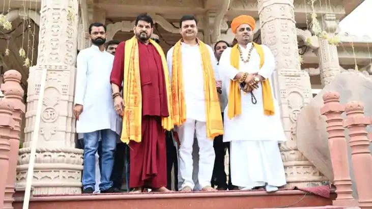 मंत्री संजय सिंह ने पूर्व सांसद बृजभूषण शरण सिंह से की मुलाक