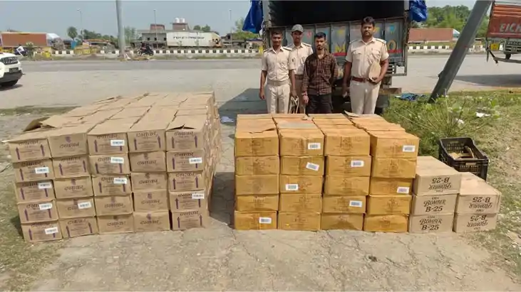 गया में अवैध देशी शराब की बड़ी खेप बरामद, झारखंड का चालक गिर