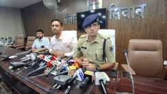 Bihar News : सिवान में महावीरी अखाड़ा जुलूस में DJ और आर्केस्ट्रा पर बैन की अनदेखी, कई थानों में दर्ज हुई FIR 