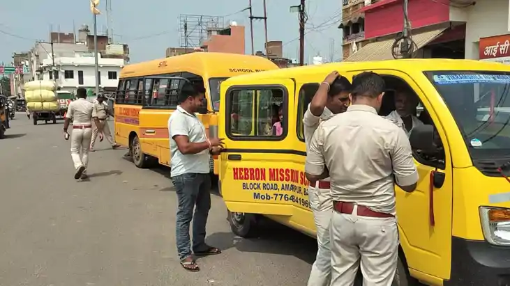 Bihar News : बांका में डीएम के निर्देश पर चला सघन वाहन जांच 
