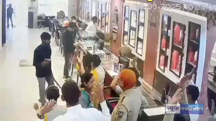 Tanishq showroom robbery - तनिष्क शोरूम के लुटेरों से ही हो 