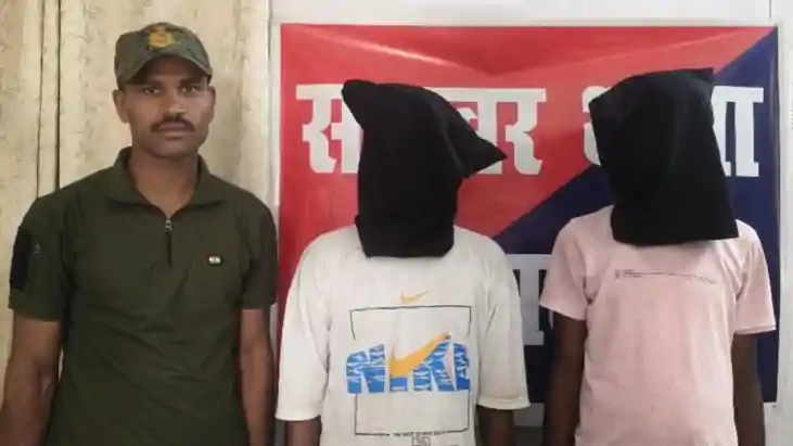 नवादा में साइबर गिरोह का भंडाफोड़: Blue Dart पार्सल और Whats