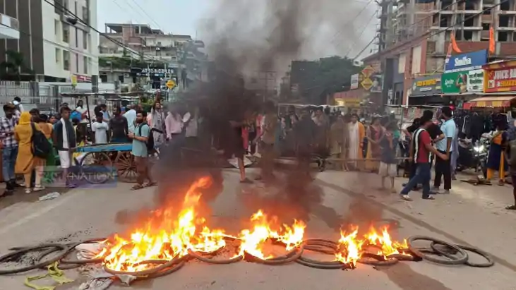 सड़क पर बारिश का बजबज पानी