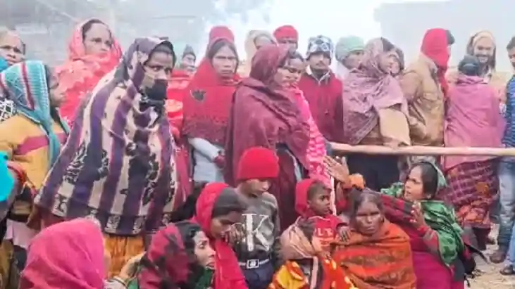 Bihar News : बेतिया में युवक की मौत के बाद परिजनों का फूटा ग