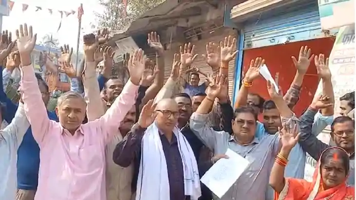 Bihar News : बेतिया में दर्जनों दुकानों पर चलेगा बुलडोजर, जि