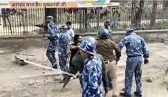 6 साल की मासूम से दुष्कर्म के बाद हत्या, भड़की भीड़ ने पुलिस -प्रशासन को बनाया निशाना, डीएम-एसपी ने संभाला मोर्चा