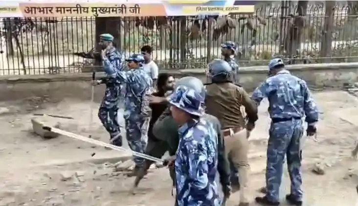 6 साल की मासूम से दुष्कर्म के बाद हत्या, भड़की भीड़ ने पुलिस -