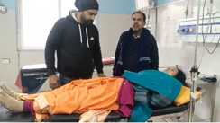 Bihar News : आरा कोर्ट में गुंडागर्दी ! दहेज मामले में गवाही देने पहुंची समधन को दामाद पक्ष ने पीटा, अस्पताल में चल रहा है इलाज 