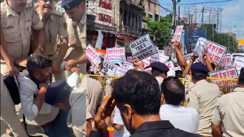 BPSC TRE-3 – सप्लिमेंट्री रिजल्ट की मांग कर रहे अभ्यर्थियों को घसीट घसीट कर पुलिस ने गाड़ियों में डाला