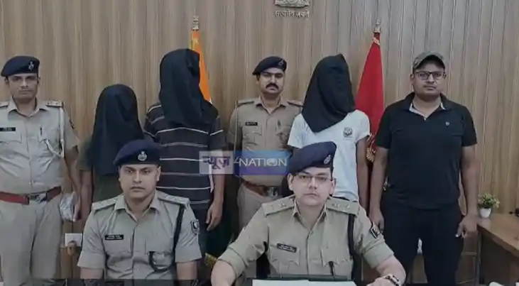 smugglers arrested with smack and ganja smugglers arrested with smack and ganja