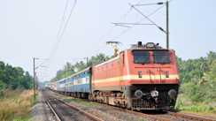 Railway News : ट्रेन में सिगरेट सुलगाना पड़ेगा महंगा, पूर्व रेलवे ने अपनाई 'जीरो टॉलरेंस' नीति, पकड़े जाने पर 2000 रूपये लगेगा जुर्माना और होगी जेल