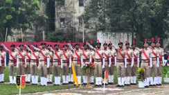Bihar News : कटिहार पुलिस लाइन में गूंजी तालियां, 237 प्रशिक्षु जवानों का हुआ भव्य दीक्षांत समारोह, शानदार परेड देख गर्व से रो पड़े परिजन