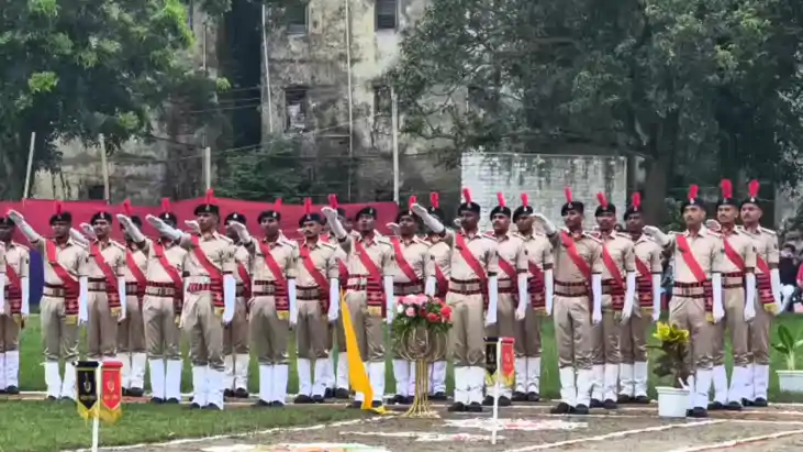 Bihar News : कटिहार पुलिस लाइन में गूंजी तालियां, 237 प्रशिक