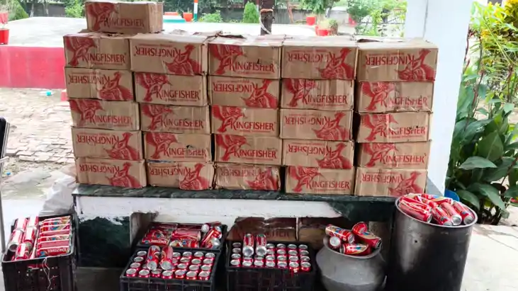 Bihar Crime : मुजफ्फरपुर में पुलिस के खौफ से गड्ढे में पलटी 