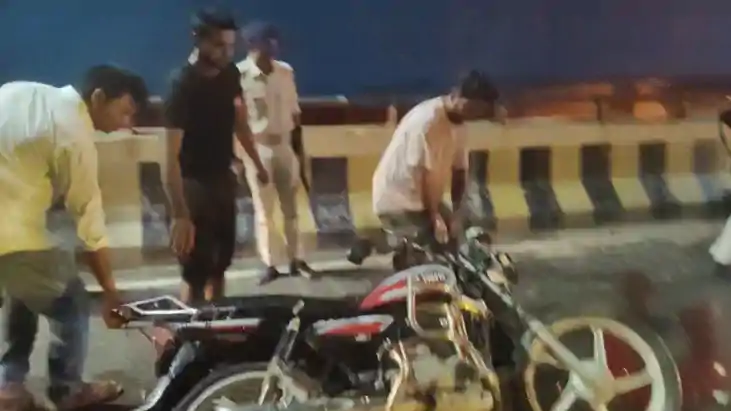 Head On Bike Crash on Flyover Leaves Three Critically Injure