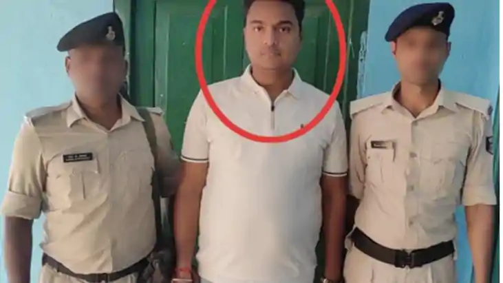 वेतन भुगतान के बदले 37 हजार घूस ले रहा था स्वास्थ्य केंद्र क