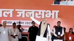 Bihar Chunav : बेतिया में पीएम मोदी ने लोगों से की मोबाइल की टॉर्च जलाने की अपील, फिर कहा-बिहार को आगे ले जा रही यह रौशनी.....