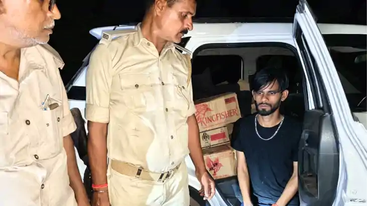 Bihar News : यूपी से बिहार लाई जा रही लाखों की विदेशी शराब उ
