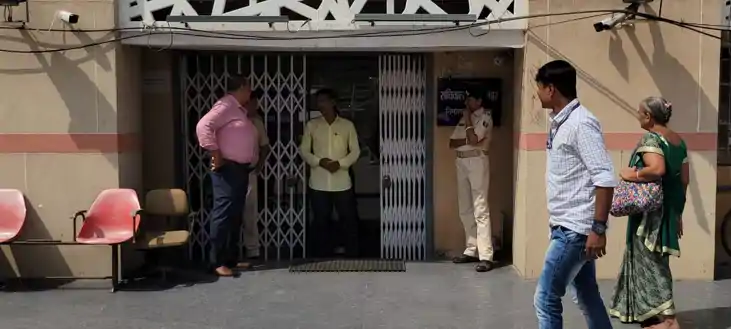 पटना सचिवालय ट्रेजरी के क्लर्क को रिश्वत लेते निगरानी विभाग 