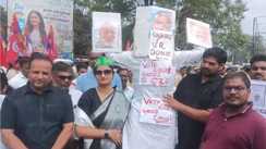 आरा में 'इंडिया' गठबंधन का 'आक्रोश मार्च': मुख्य चुनाव आयुक्त ज्ञानेश कुमार का पुतला फूंका, चुनाव रद्द करने की मांग