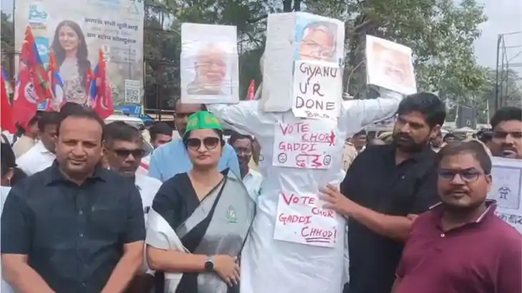 आरा में 'इंडिया' गठबंधन का 'आक्रोश मार्च': मुख्य चुनाव आयुक्