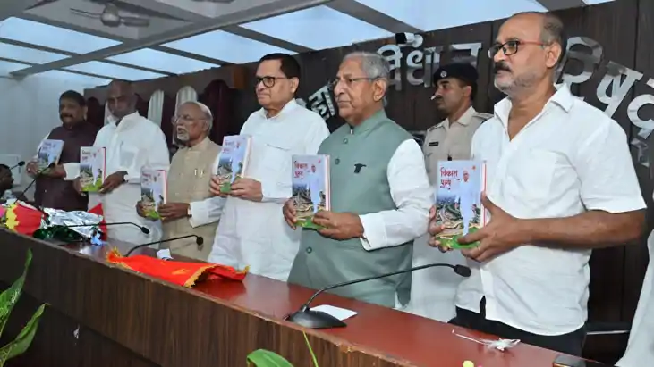 विधानसभा अध्यक्ष और विधान परिषद् के सभापति ने 'विकास पुरुष' विधानसभा अध्यक्ष और विधान परिषद् के सभापति ने 'विकास पुरुष'