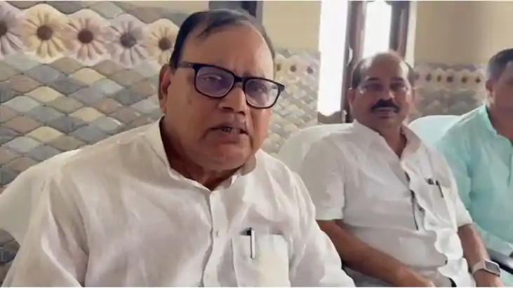 हिसुआ प्रणव हत्याकांड: सांसद भीम सिंह ने DM-SP से की मुलाकात