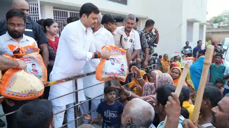 'चिराग के भरोसा' अभियान के तहत राहत कार्य जारी, PHED मंत्री 