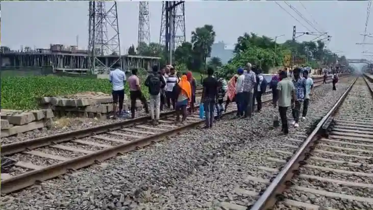 Couple Killed in Akbarnagar Train Accident Son Seriously Hur