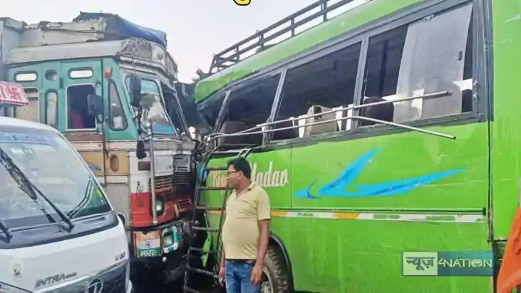 Bihar accident - यात्रियों से भरी बस को तेज रफ्तार ट्रक ने म