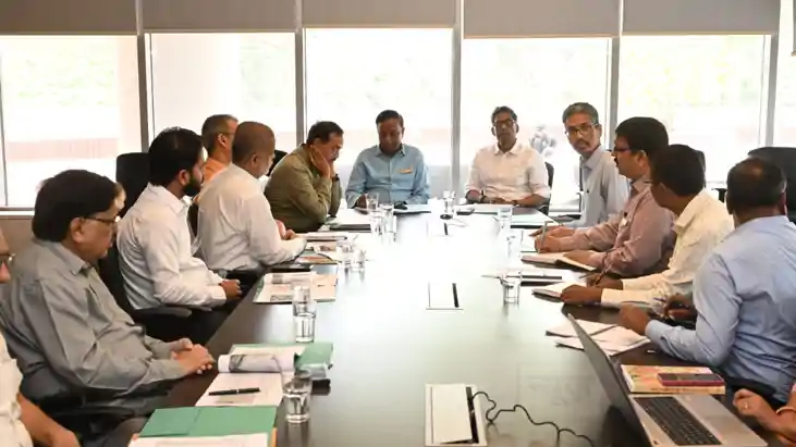 Govt cracks down on road contractors