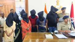 Bihar News : बक्सर में लुटेरी दुल्हन गिरोह का पर्दाफाश, शादी के चंद घंटों बाद 'नकली पुलिस' बनकर पहुंचे साथी और जेवर समेत हुए फरार, 112 की टीम ने बिगाड़ा खेल 