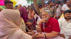 मानगंज में पीड़ित परिवार से मिले सांसद पप्पू यादव: मृतक की बेटियों की शादी में ₹20-20 हजार की मदद का एलान, बीजेपी ने नीतीश जी को धोखा दिया