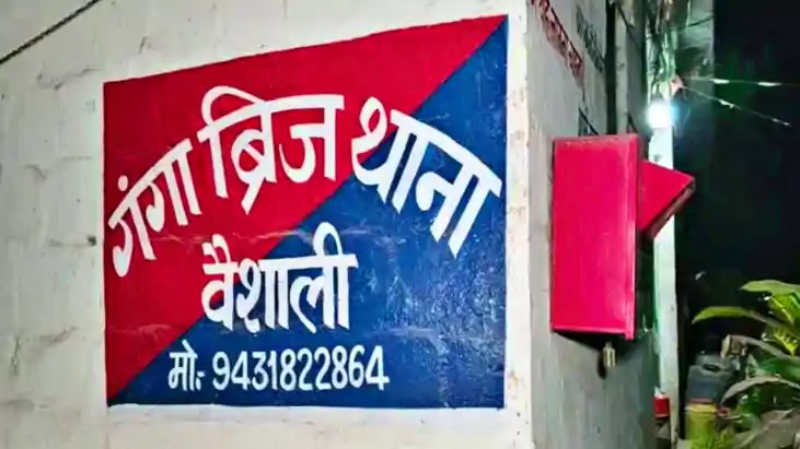 Bihar News : थाना में जब्त वाहन के टायर की चोरी करते पकड़ा गय Bihar News : थाना में जब्त वाहन के टायर की चोरी करते पकड़ा गय