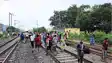 Bihar News : भागलपुर में बाढ़ से जूझ रहे पशुपालकों पर टूटा दु:खों का पहाड़, ट्रेन से कटकर नौ भैंसों की हुई मौत  