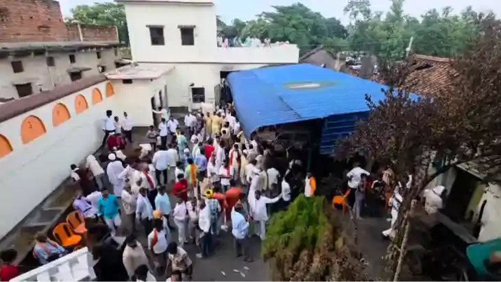 Bihar News : रोहतास के जोगिया गांव पहुंचे अजीत तिवारी के समर