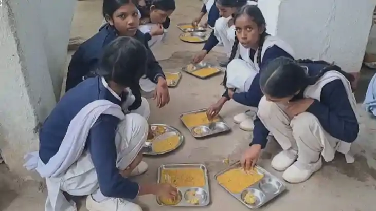 Bihar News: मिड-डे मील में बड़ा सुधार, सेंट्रल किचन मॉडल लाग