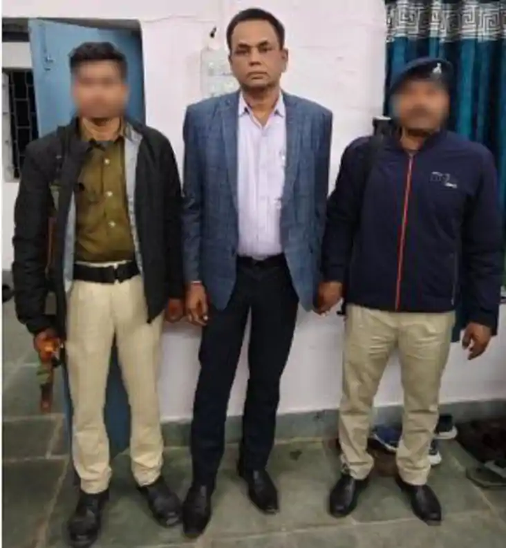 50 हजार रिश्वत लेते नगर प्रखण्ड के BDO गिरफ्तार, निगरानी टीम