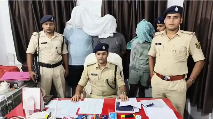 Bihar Crime News : भोजपुर पुलिस ने अंतर्राज्यीय साइबर ठग गिर
