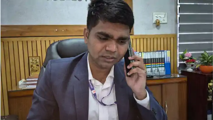 Sheohar News : एक्शन में DM साहेब, 50 शिक्षकों सहित 78 कर्मच Sheohar News : एक्शन में DM साहेब, 50 शिक्षकों सहित 78 कर्मच