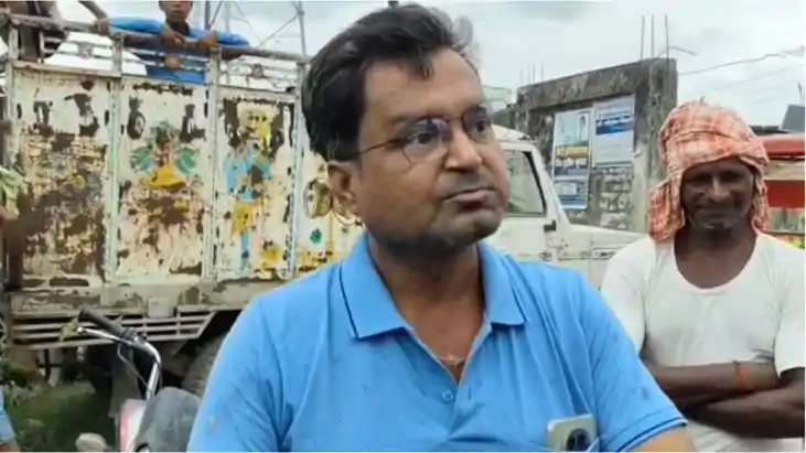 Bihar News : खगड़िया में शराब के नशे में चंदन झा ने जमकर काटा