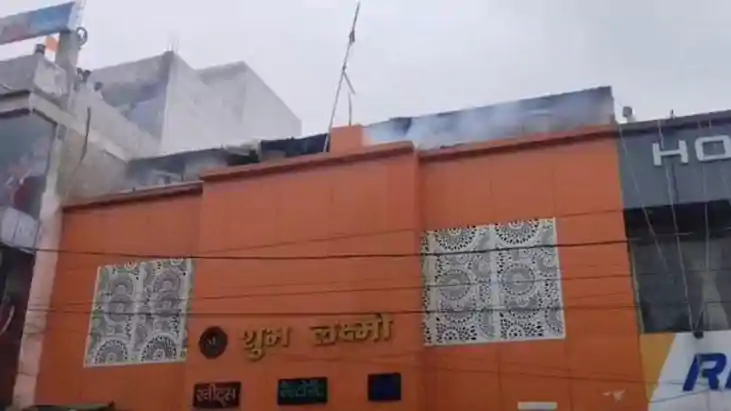 सुपौल में बड़ा हादसा टला: शुभ लक्ष्मी मिठाई दुकान के ऊपरी हि