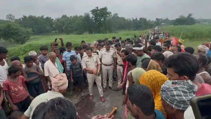 ट्रैक्टर के नीचे दबने से किसान की मौत, खेत से पटुआ ले जाते स