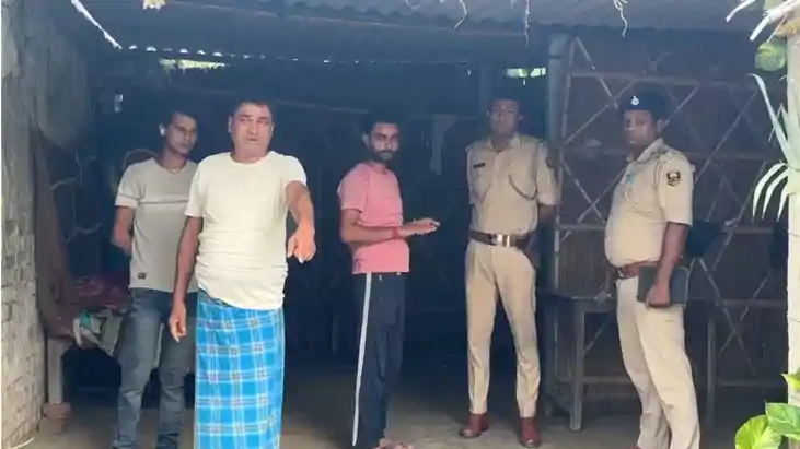 किराना दुकानदार के घर पर बमबाजी : दो जिंदा बम बरामद, इलाके म