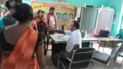 शर्मनाक : गयाजी में सरकारी स्कूल के प्रधानाचार्य ने नाबालिग छात्रा से की छेड़खानी, परिजनों ने की जमकर धुनाई