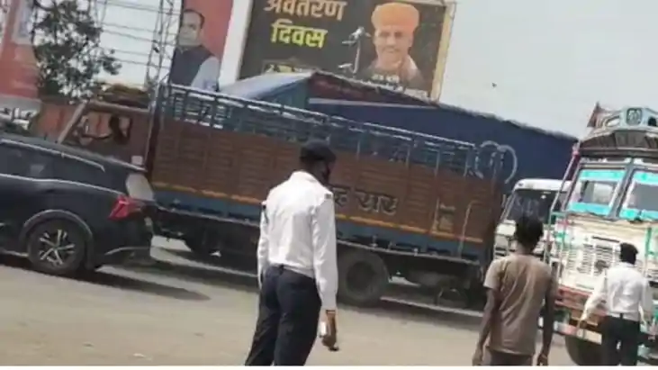 पटना में ट्रैफिक थाने के एएसआई और तीन कांस्टेबल गिरफ्तार, ड् पटना में ट्रैफिक थाने के एएसआई और तीन कांस्टेबल गिरफ्तार, ड्
