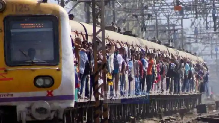 मुंबई लोकल ट्रेन मुंबई लोकल ट्रेन