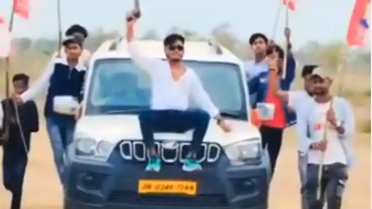 Bihar News : हम के झंडा और हथियार के साथ युवक का वीडियो सोशल