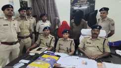 Bihar Crime News : ससुराल की महिलाओं के साथ मिलकर अपराधियों ने लूटे 15 लाख रूपये, पुलिस ने दो महिला सहित 4 बदमाशों को किया गिरफ्तार 